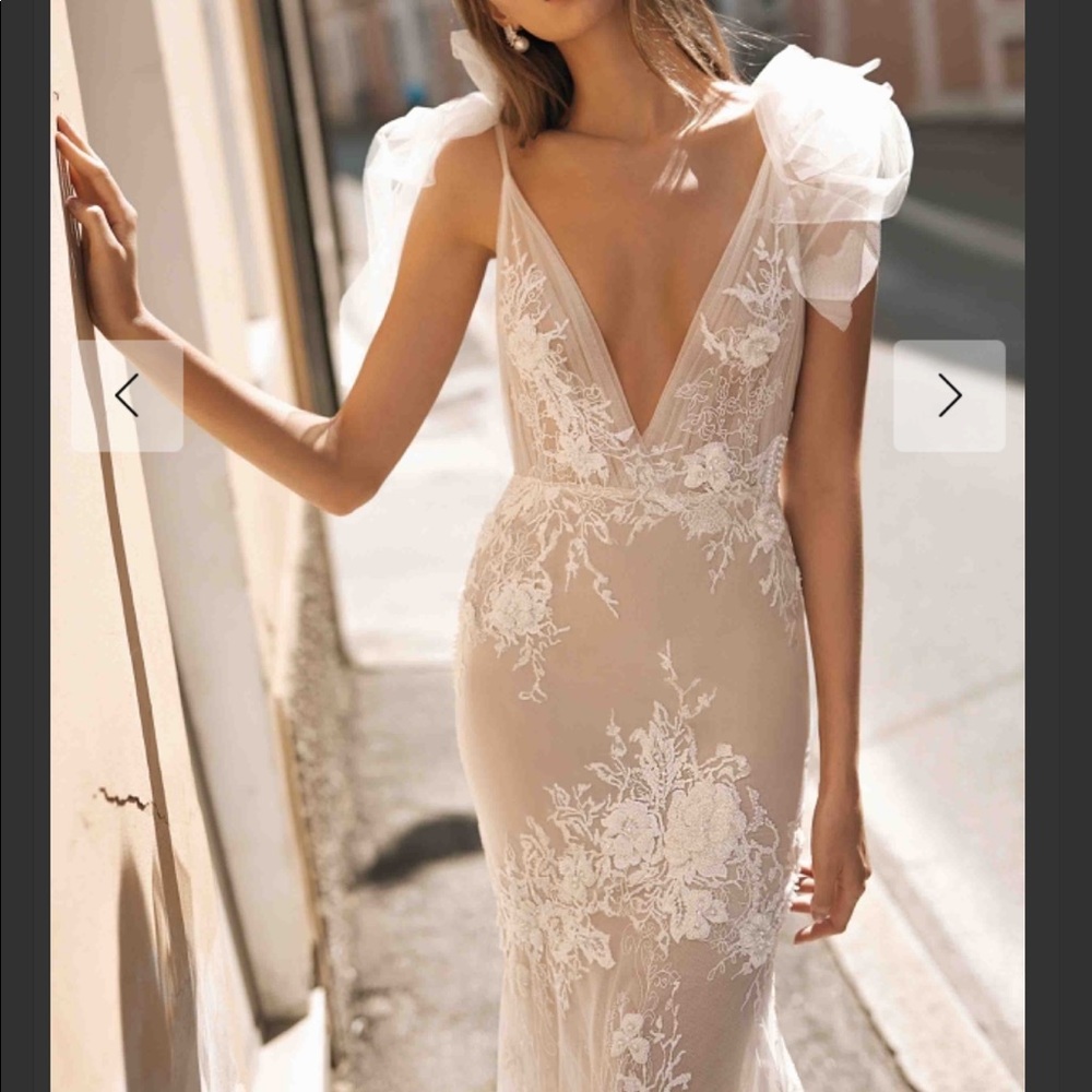 Berta Privee Wedding Dress 19-P11